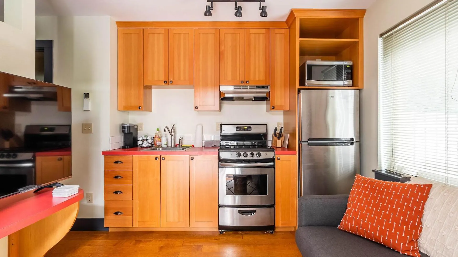 Stay Portland - Quirky Micro Apt - Foodies, Artists, Coffee Lovers 0*,  USA