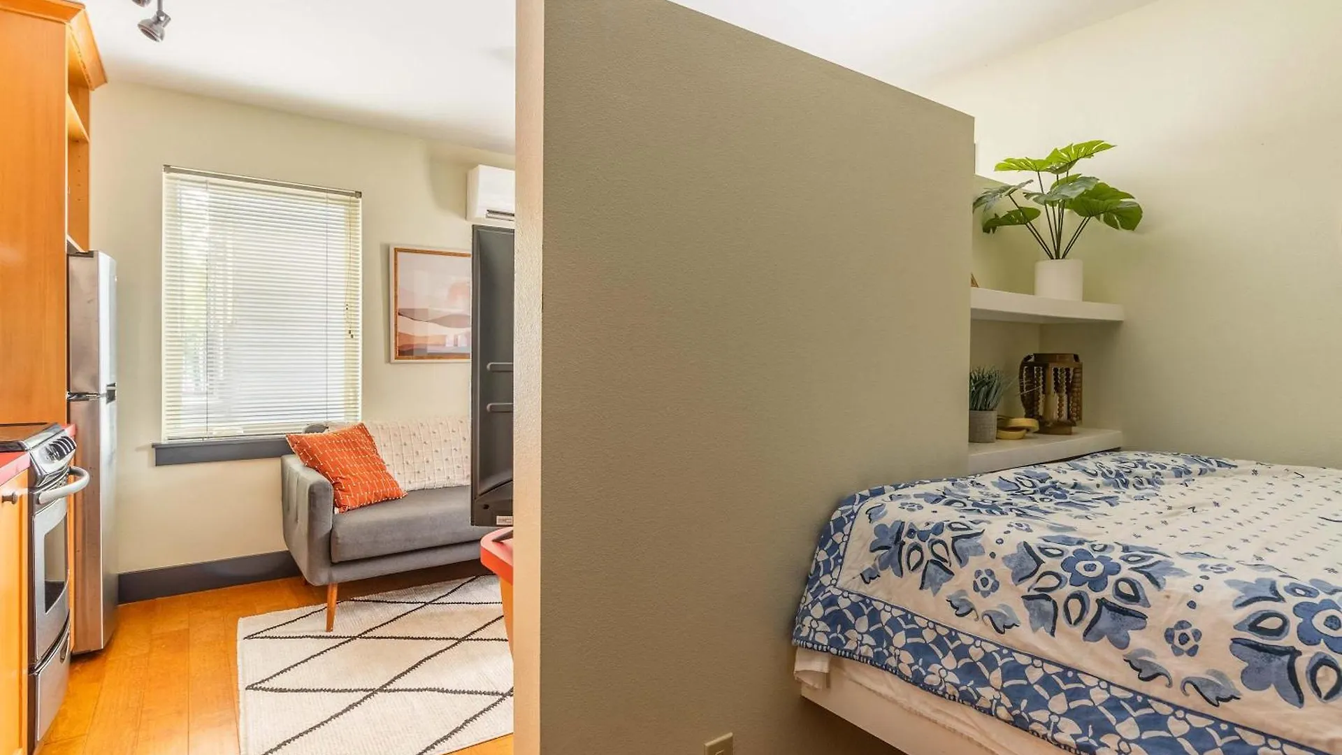 Stay Portland - Quirky Micro Apt - Foodies, Artists, Coffee Lovers